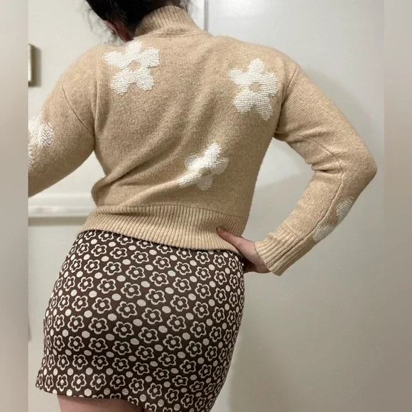 Beige Floral Zip-Up Sweater - Picture 4 of 6